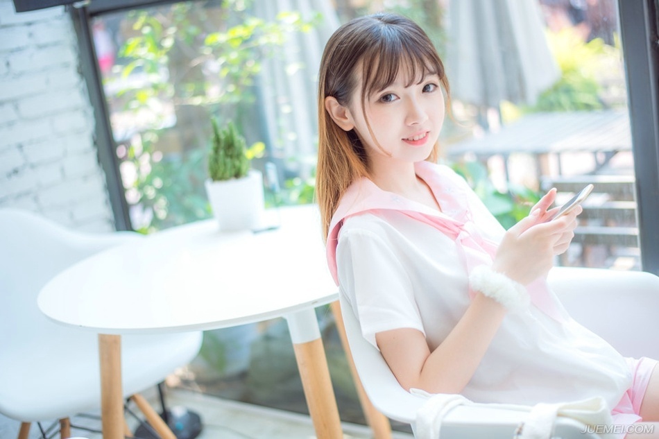 生活的真谛在于宽恕与忘记：宽恕那些值得的人，忘记那些不值得的人。